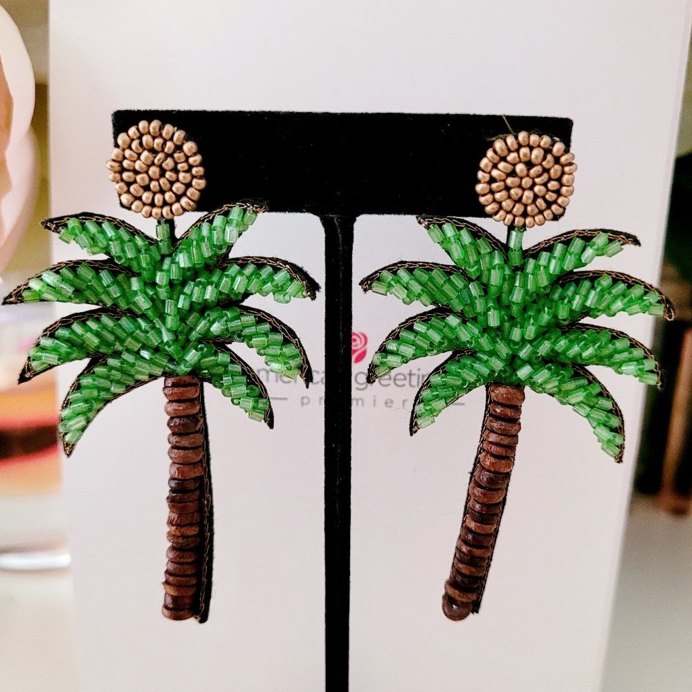 🌿☘️ Palm Tree Beaded Earings